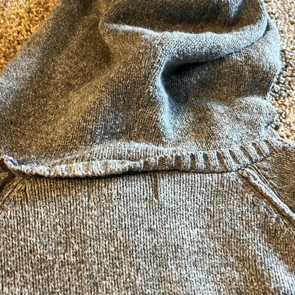 Excellent preowned condition, only were once. Made by Goodfellow in a size large - Picture 7 of 7